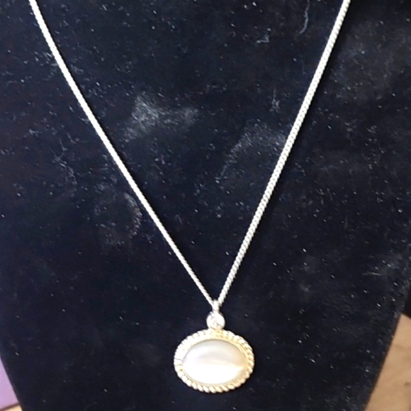 Quartz Pendant Necklace - Picture 3 of 4